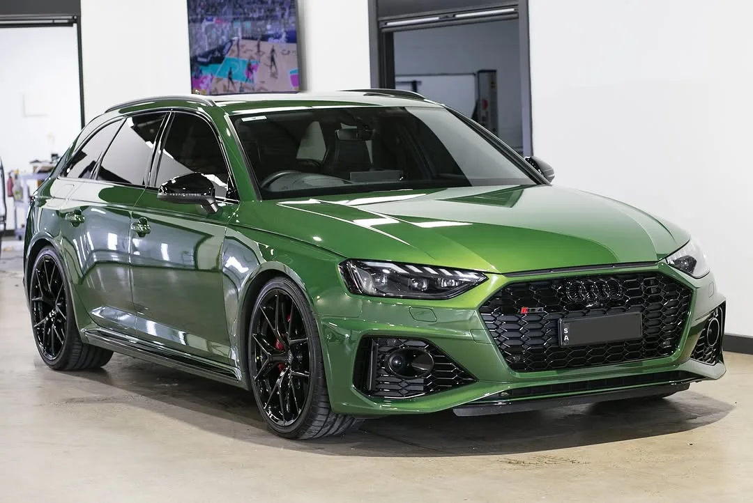 A green Audi RS4 Avant in the studio